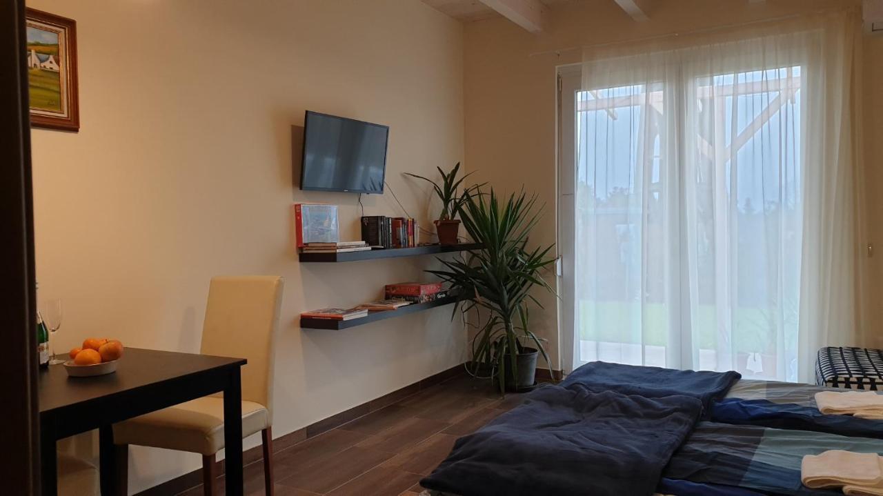 Buzavirag Apartmanhaz Balatonakali Exterior foto