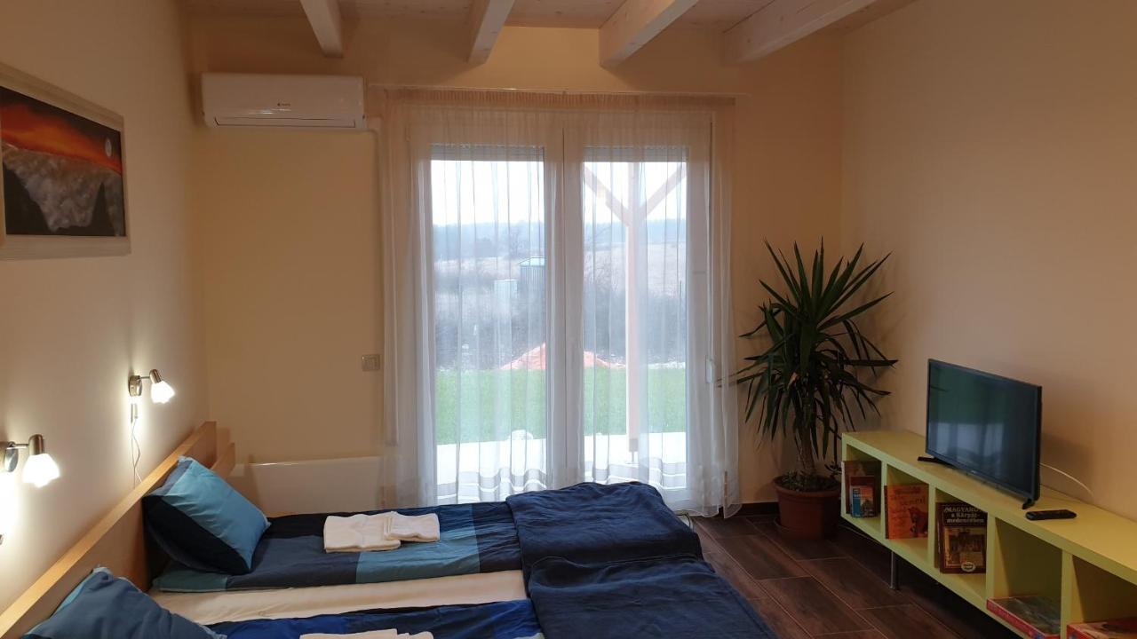 Buzavirag Apartmanhaz Balatonakali Exterior foto