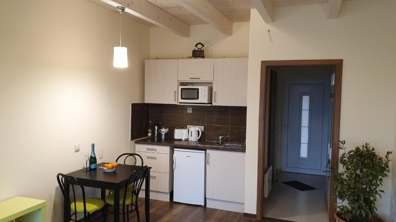 Buzavirag Apartmanhaz Balatonakali Exterior foto